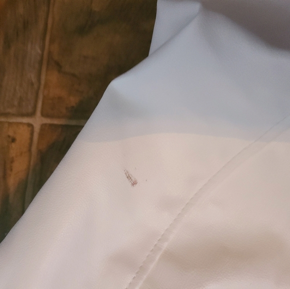 Chicago Bulls Red and White Varsity Jacket - Picture 5 of 11